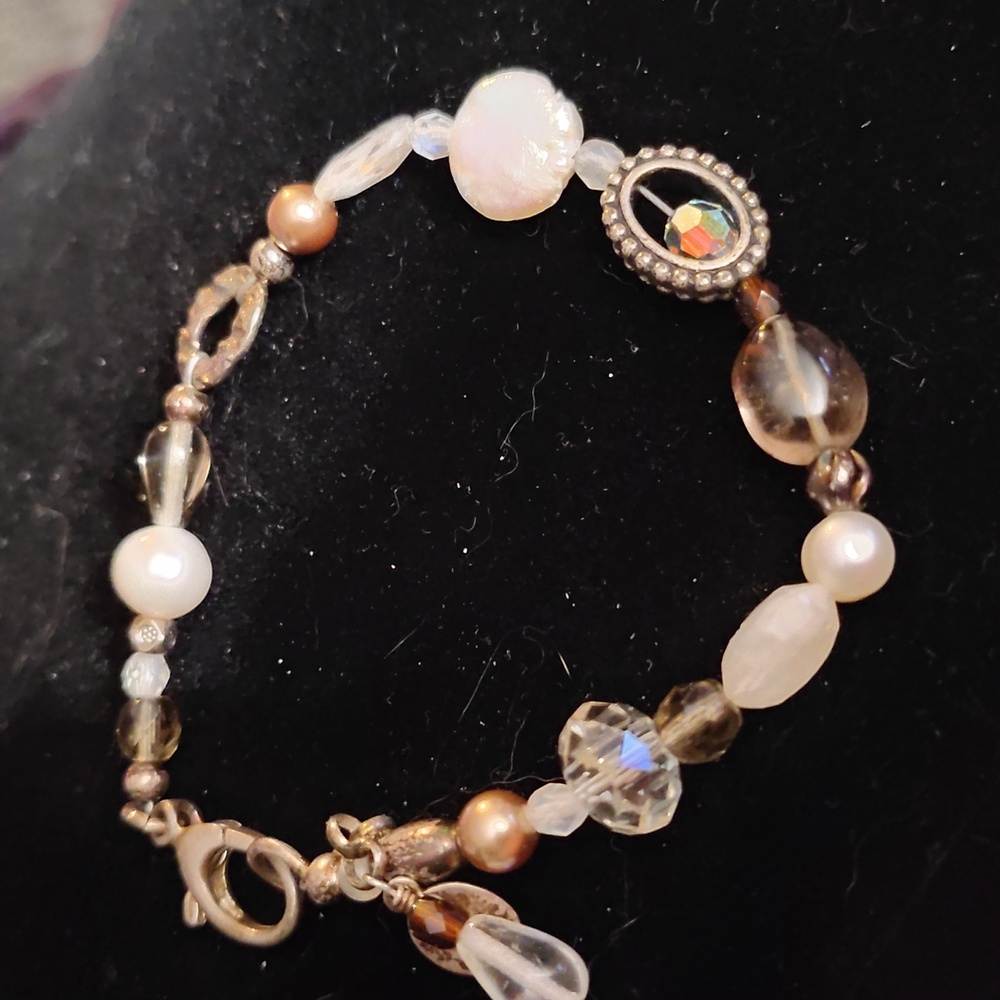 Elegant Pearl and Crystal Bracelet